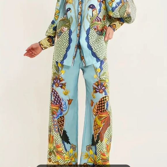 Beautiful 2 piece pantset in a blue peacock print with border trim.size XL - Picture 3 of 6